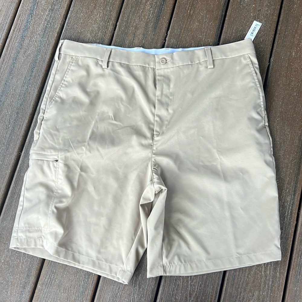 NWT Amazon Essentials Men’s Khaki Shorts | size 42 | 10” shorts